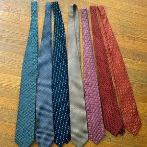 Set of 7 beautiful silk tie. Mint condition